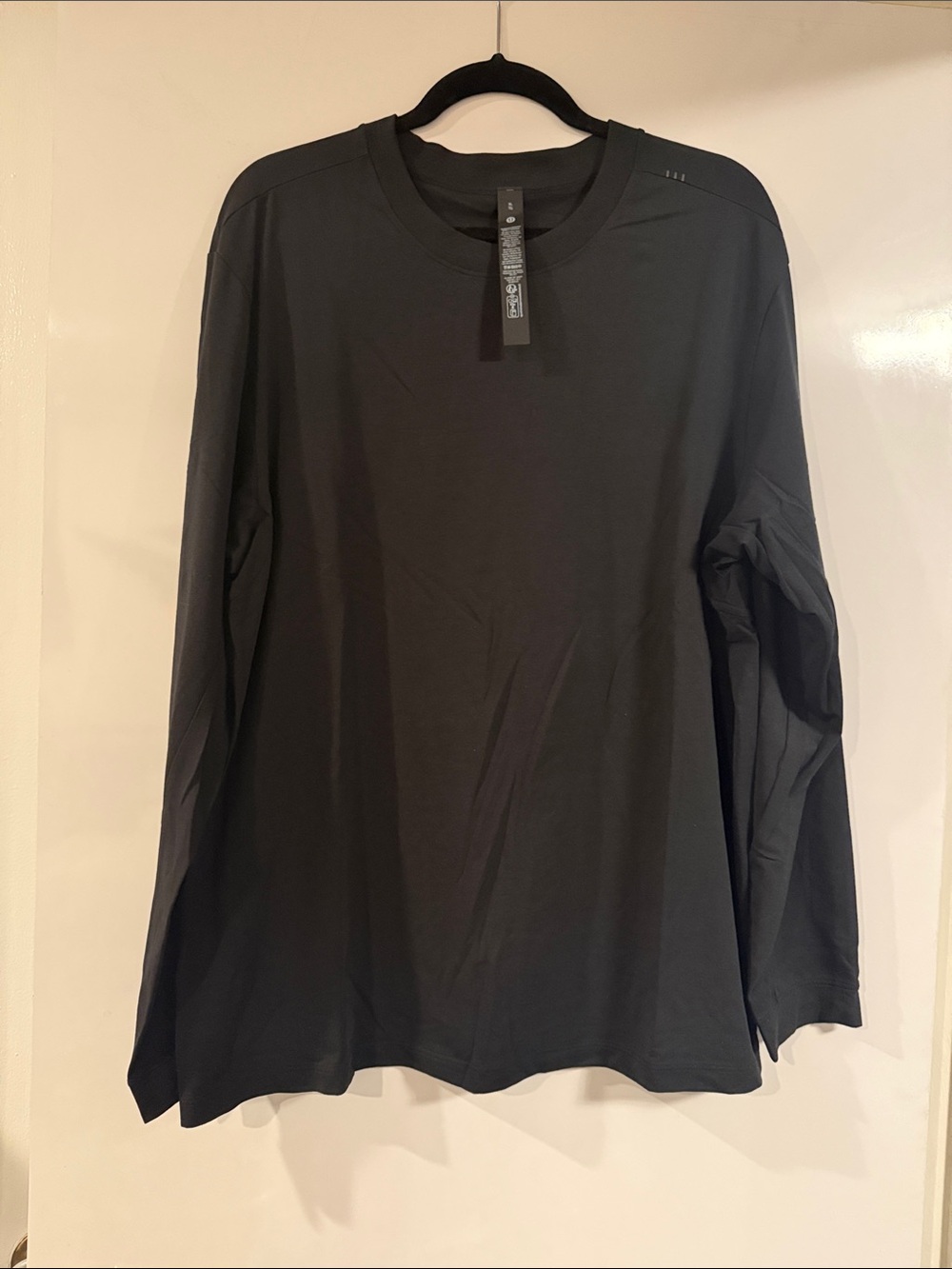lululemon athletica Men's Black Long Sleeve Crew Top